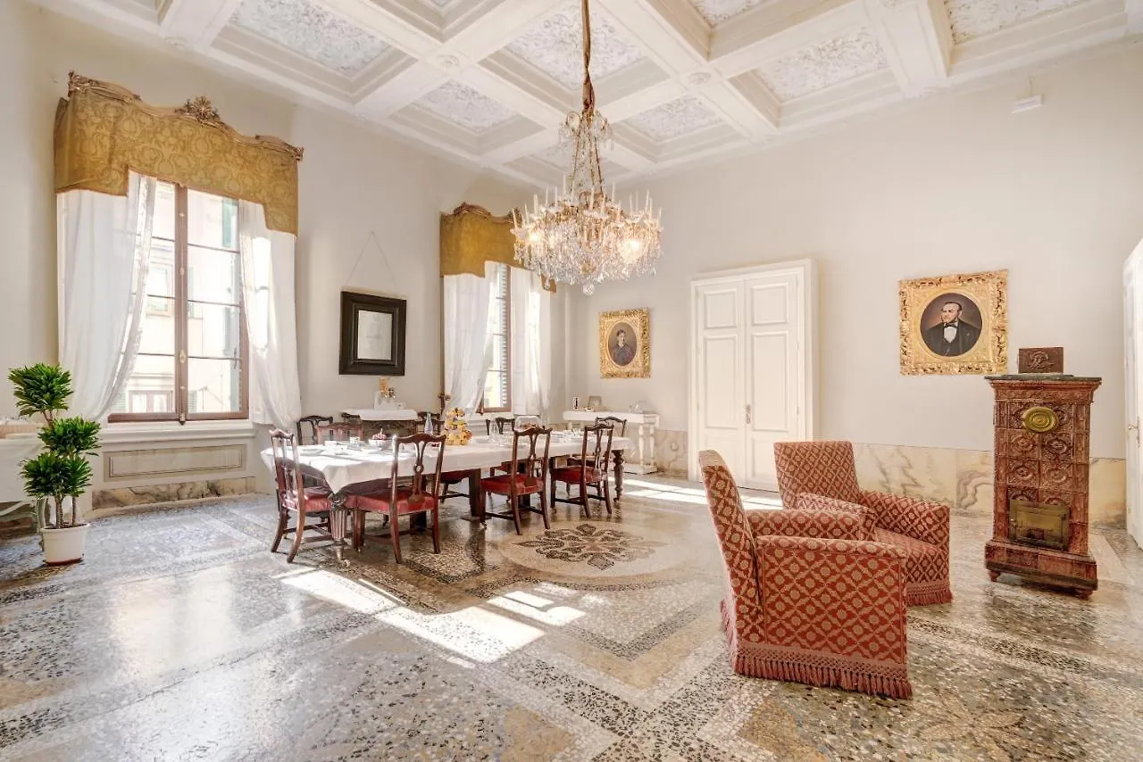 Bed & Breakfast Palazzo D'Oltrarno - Residenza D'Epoca Bed and Breakfast Florence