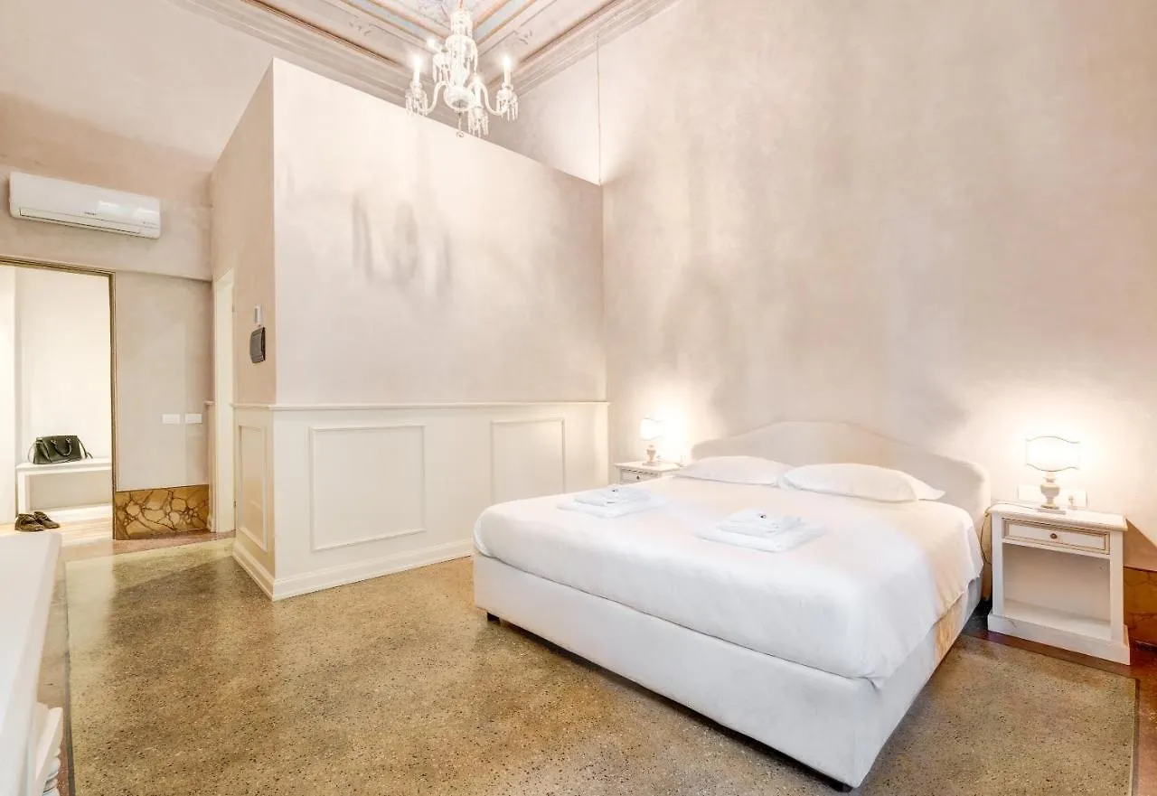 Bed and Breakfast Palazzo D'Oltrarno - Residenza D'Epoca Florenz